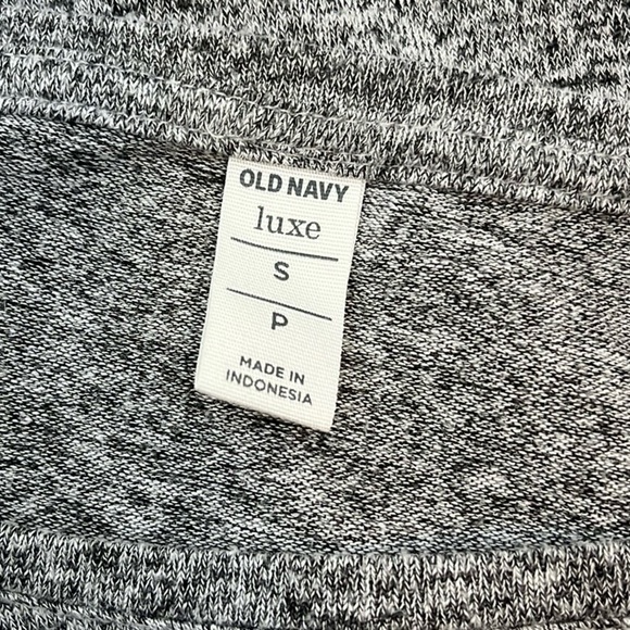 Old Navy Light Grey Long Sleeve Scoop Neck Top Size SP - Picture 5 of 8